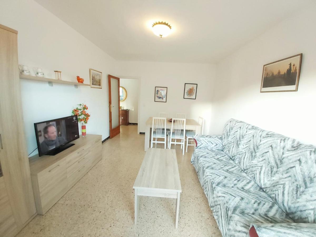 Diana Apartamento Con Terraza Muy Cerca Del Mar Pineda de Mar Kültér fotó