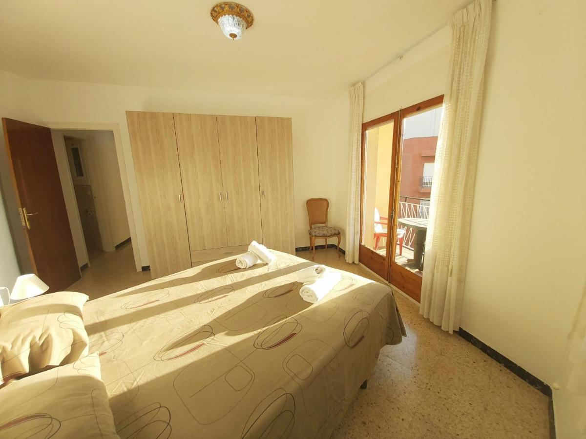 Diana Apartamento Con Terraza Muy Cerca Del Mar Pineda de Mar Kültér fotó