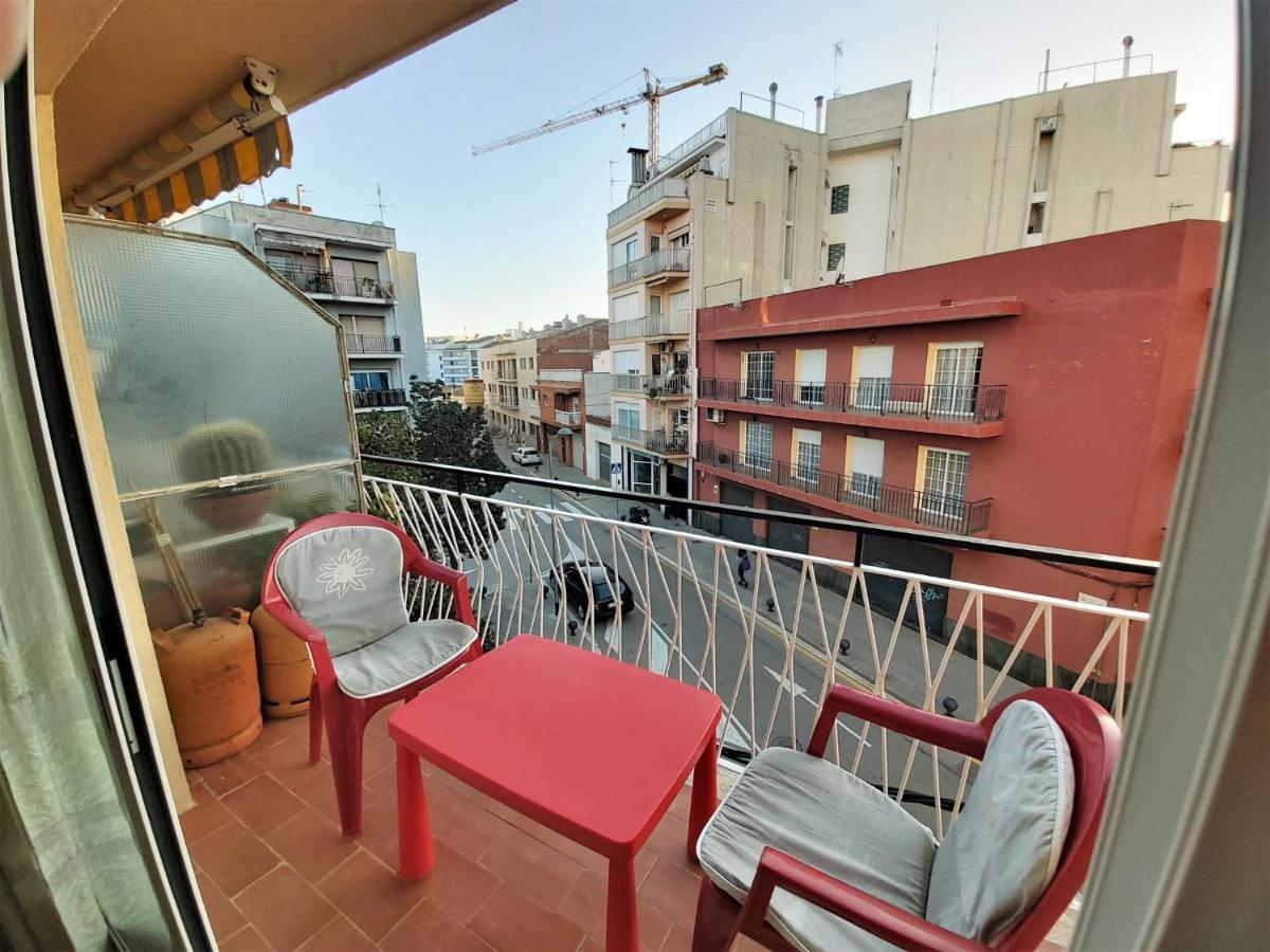Diana Apartamento Con Terraza Muy Cerca Del Mar Pineda de Mar Kültér fotó